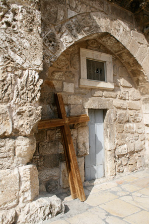 A cross along the Via Dolorosa (Way of Suffering) in the Old City of Jerusalem, Israel. Photo by T. Keener.
